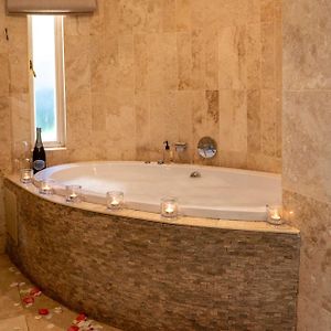 Honeymoon Suite